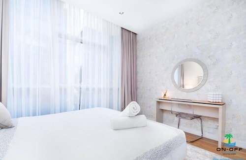 Jumeirah Apartment | Modern, Colorful & Cozy design