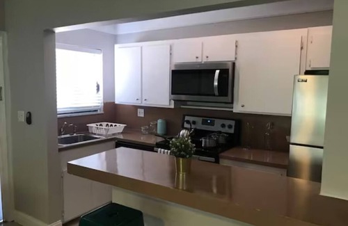 Coral Ridge Apartment | Modern & Comfy 1BD Parking | Near the Sea