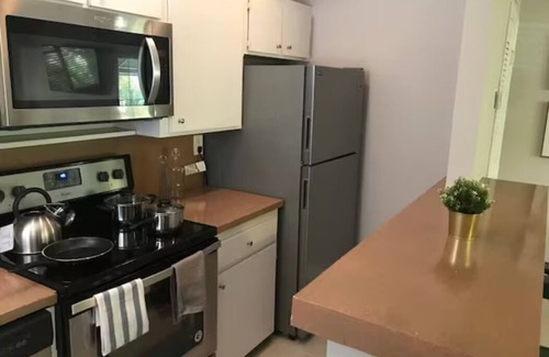 Coral Ridge Apartment | Modern & Comfy 1BD Parking | Near the Sea