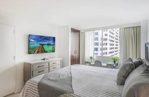 East Fort Lauderdale Hotel | Modern Condo by the Beach, Water Taxi Stop, Prime Location!