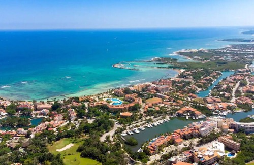 Puerto Aventuras Apartment | Modern Condo Jungle Retreat w/Pool Near the Beach