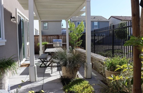 Fairfield House | Modern contemporary home close to Napa Wine County, Shopping Outlet and more!