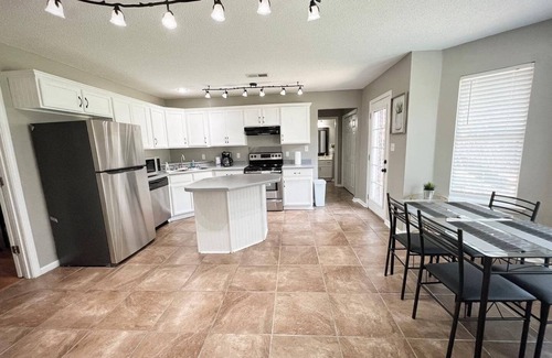 East Central Shelby House | Modern Cordova 4BR, quiet & safe