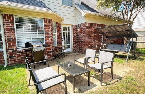 East Central Shelby House | Modern Cordova 4BR, quiet & safe