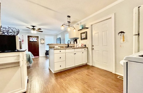 Hartsfield House | Modern Cottages Max's Cottage