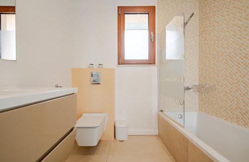 Majorca House | Modern Countryside House 10min to the beach