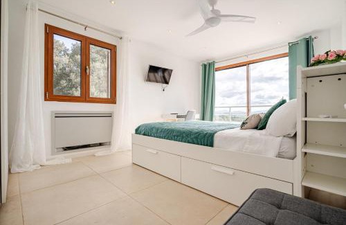 Majorca House | Modern Countryside House 10min to the beach