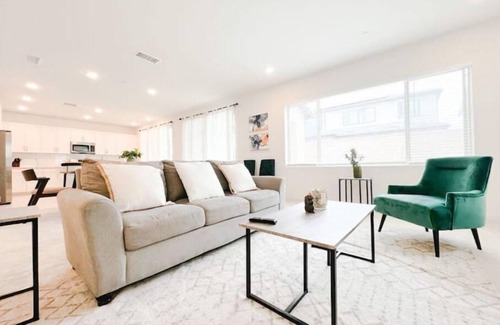 Ontario House | Modern & Cozy 5BR near Ontario Airport