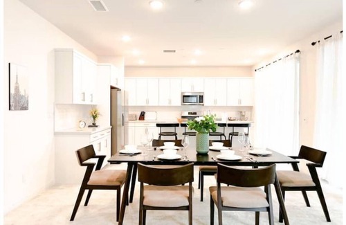 Ontario House | Modern & Cozy 5BR near Ontario Airport