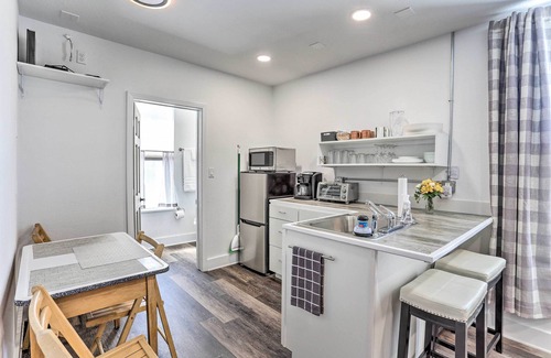 Custer Apartment | Modern Custer Apt - Walk to Shops & Dining!