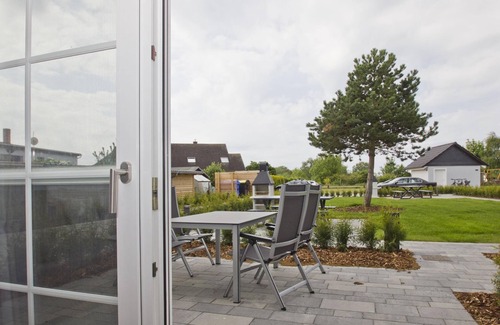 Gross Zicker Apartment | Modern vacation apartment with private terrace - Haus Inselwind FeWo MEERglück