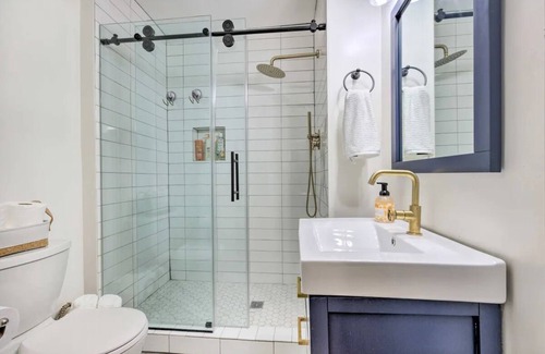 Mobile Apartment | Modern~Downtown Apt~Business Trips