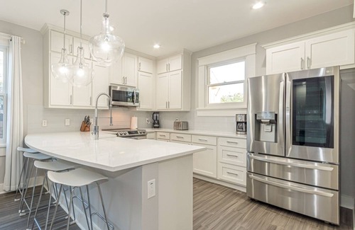 Southtown House | Modern Downtown retreat, walk to the Convention Center & Riverwalk