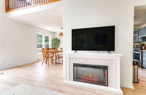 Eckerty House | Modern Eckerty Home w/Deck on Patoka Lake!