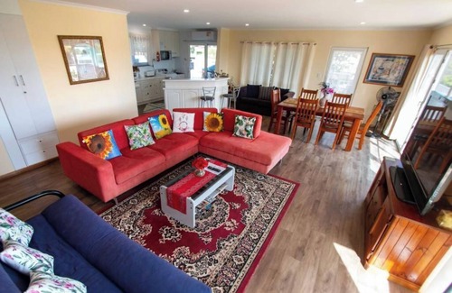 Bonney Apartment | Modern efficiently-designed Two-Bedroom Apartment Meningie