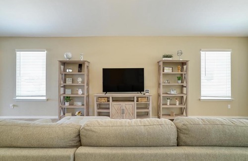 Biggs Field House | Modern El Paso Getaway with Patio and Backyard!