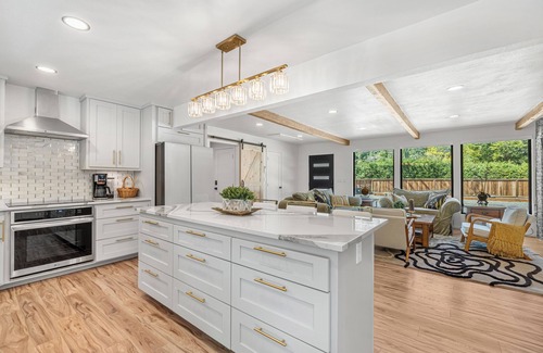 Redway House | Modern elegance in the redwoods, steps from the magnificent river beach