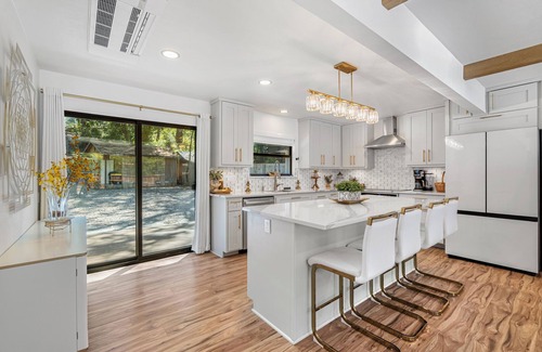 Redway House | Modern elegance in the redwoods, steps from the magnificent river beach