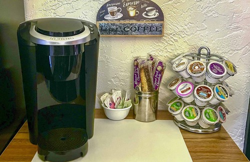 Cascade House | Modern Entertainment Getaway Off Sacramento River!