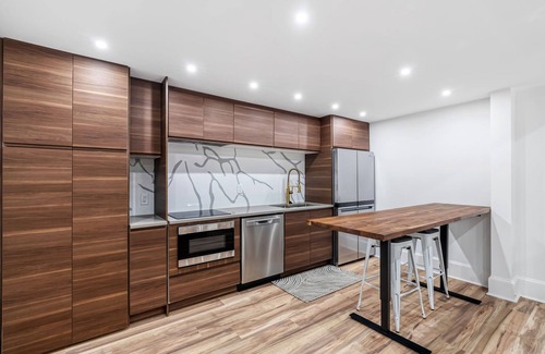 Paces House | Modern Estate: Sports Court, Heated Pool, Hot Tub, Theater & Fitness. Sleeps 10