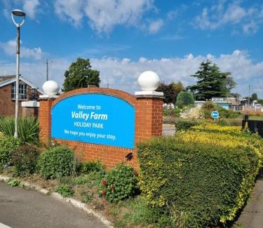 Clacton-on-Sea Resort | Modern Family Caravan with WiFi at Valley Farm, Clacton-on-Sea