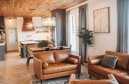 Manor House | Modern Farm w/2 Kings: 20 min to Austin, COTA-Tesla