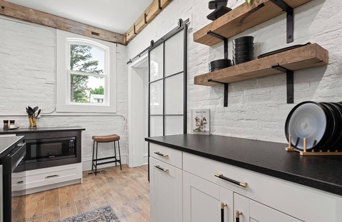 Ashville House | Modern Farmhouse just 30 minutes from Nationally ranked hiking!