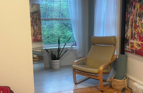 Warren House | Modern Farmhouse with Chef's Kitchen and Coffee Bar on River!