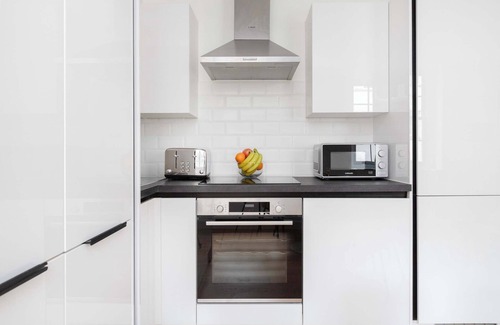 Fitzrovia Apartment | Modern Fitzrovia 1BR with Balcony by Soho