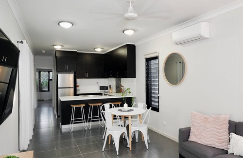 Muirhead Apartment | Modern Furnished Guesthouse