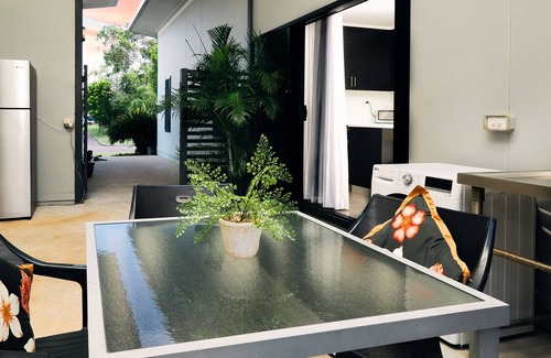 Muirhead Apartment | Modern Furnished Guesthouse
