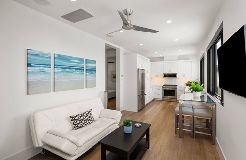 Laguna Beach House | Modern Guest House Overlooking Laguna's Ocean/Canyons For A Relaxed Coastal Stay