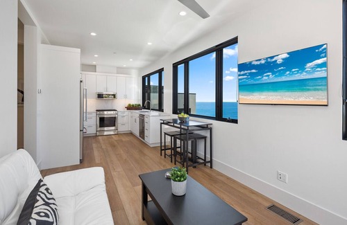 Laguna Beach House | Modern Guest House Overlooking Laguna's Ocean/Canyons For A Relaxed Coastal Stay