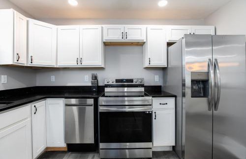 Near Northwest Apartment | Modern Home Heart of South Bend