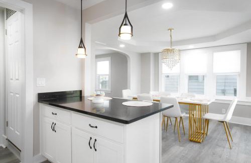 Near Northwest Apartment | Modern Home Heart of South Bend