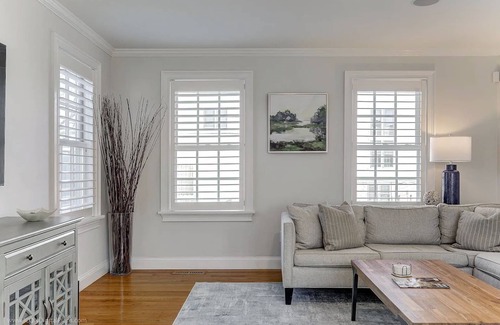 Off Broadway House | Modern home in heart of historic Newport! 2 car garage & central AC!