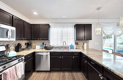 Silverado Ranch House | Modern Home in Las Vegas near Strip with Pool and Jacuzzi