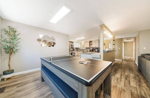 Mira Loma House | Modern Home in Reno w/PoolTable, HotTub.10 mins from Downtown!