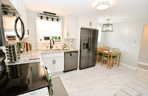 South Bend House | Modern home just mins to Notre Dame!(52723)