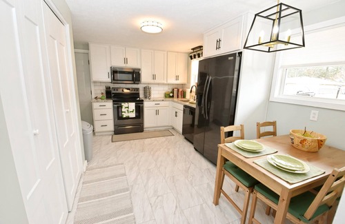 South Bend House | Modern home just mins to Notre Dame!(52723)