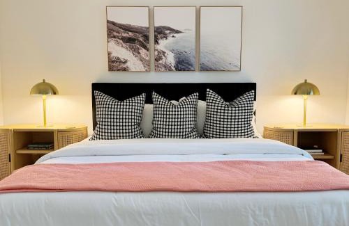 Savannah House | Modern Home Near Beach & City Dog Friendly