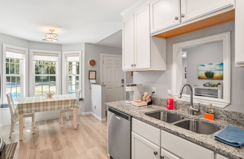 Mossy Oaks House | Modern home near historic downtown and Port Royal town beach. Pet friendly!