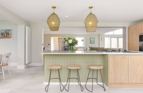 Sandwich House | Modern home w/heated pool - 2 minutes from private beach!