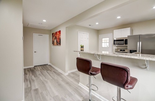 Hattiesburg House | Modern home with 5 bedrooms 2.5 bathroom and 2 full kitchens.