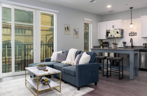 Olde Towne East Condo | Modern Homely Condo, Downtown, Long Stays Welcome