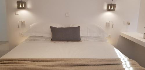 Paros House | Modern House near Parikia with 3 bedrooms & 2 bath