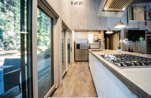 Occidental House | Modern House w. Fast Internet in 1 Acre Land