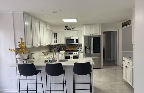 Lilburn House | Modern house w/Game Room — 10 minutes from major attractions