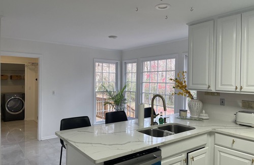 Lilburn House | Modern house w/Game Room — 10 minutes from major attractions