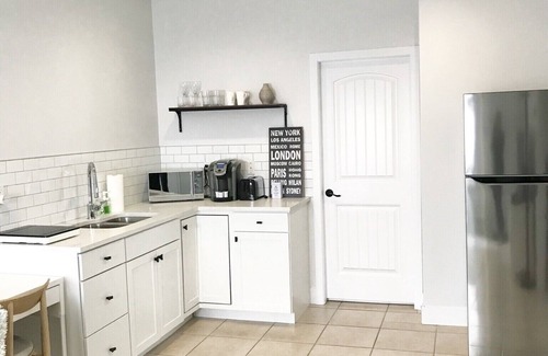 Vancouver South House | Modern immaculate suite in beautiful Vancouver